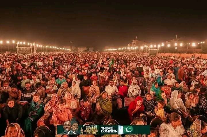DeMajority01's tweet photo. I present to you dunamis Pakistan crusade 2025 🌚🌚🌚

Take am play first 
We get receipt for here 😒 https://t.co/qUCSS4cAP6