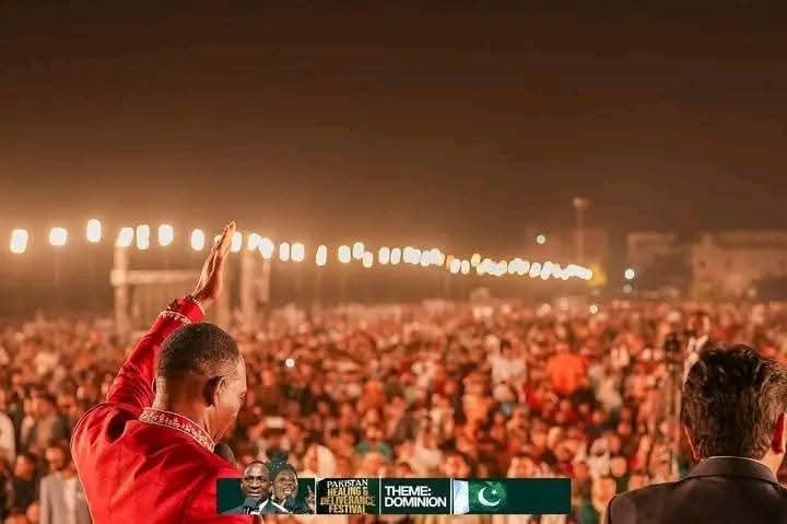 DeMajority01's tweet photo. I present to you dunamis Pakistan crusade 2025 🌚🌚🌚

Take am play first 
We get receipt for here 😒 https://t.co/qUCSS4cAP6