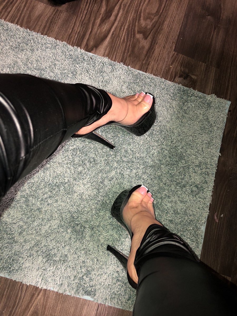 laynebby's tweet photo. I Love Heels 👣🥰 …I wanna Sneaky Link Fuck in these 😊
#content #nsfwtwt #subtwt #nsfw
#sluts #horny https://t.co/0VaBbVg9F6