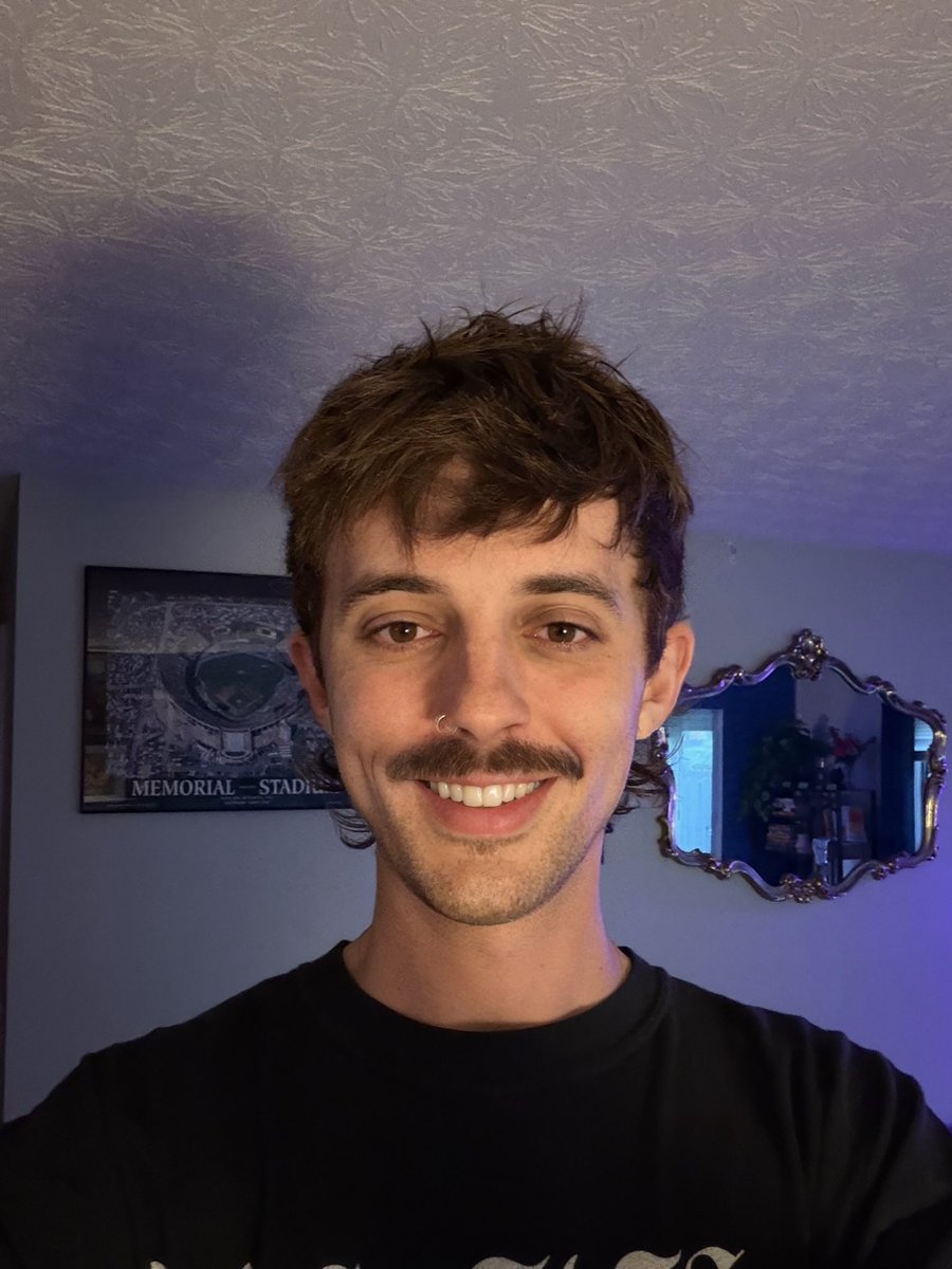 milkinhisbag's tweet photo. me + my 9 games😈 https://t.co/CIGNxPM40t