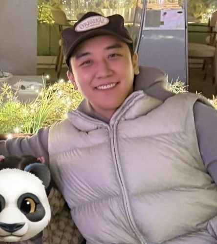 leevtoris's tweet photo. #WeStanSeungri

"seungri stan in 2026?? 🙀🙀"

YES! seungri stan until 2027, 2028, 2029, 2030, 2031, 2032, 2033, 2034, 2035.... https://t.co/21o5vYGwq7