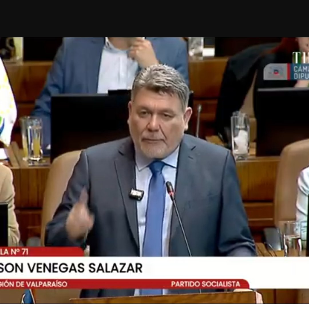 Daniel399492892's tweet photo. Que vergüenza  ver a este drogadicto sinvergüenza interpelar al mimistro de RREE. https://t.co/bQVeN2gYGc