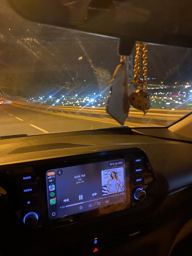 ZezeKavak's tweet photo. Sevmemiş miydi yoksa sevilmemiş miydim https://t.co/EvVsEIcaY4