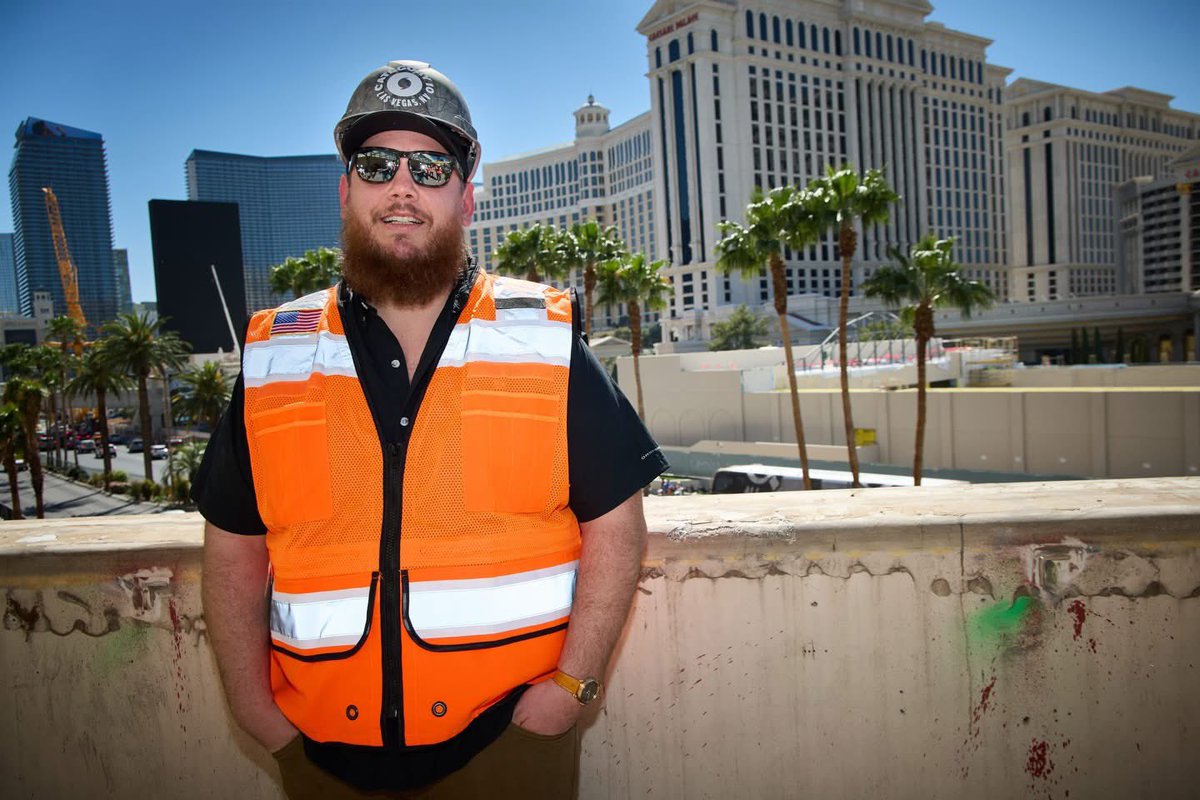 lukecombs's tweet photo. Throwback to seeing @OfficialCat10 Las Vegas for the 1st time. Can’t believe it’s almost time for it to open! https://t.co/FJzDHeCXQ4