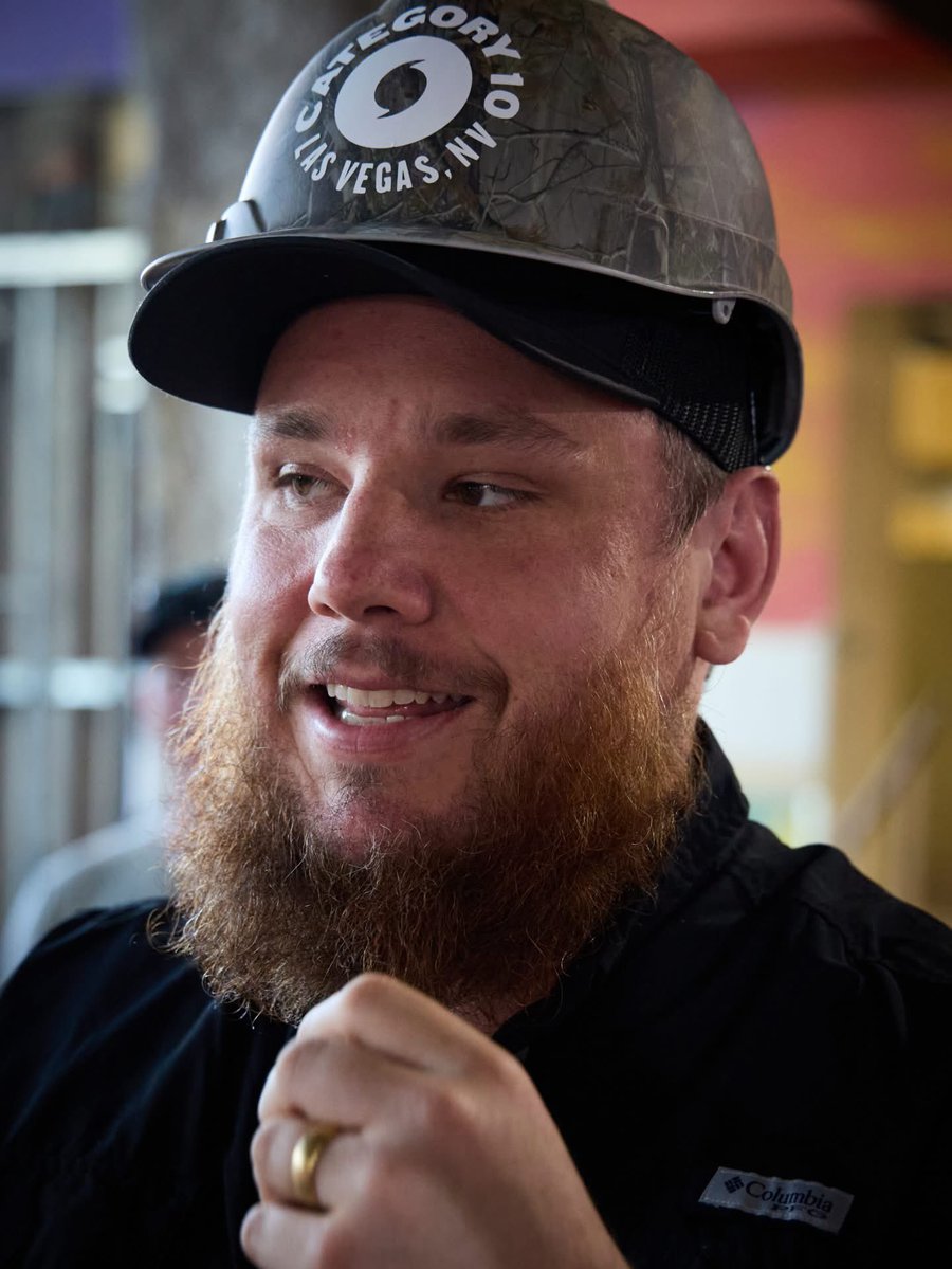 lukecombs's tweet photo. Throwback to seeing @OfficialCat10 Las Vegas for the 1st time. Can’t believe it’s almost time for it to open! https://t.co/FJzDHeCXQ4