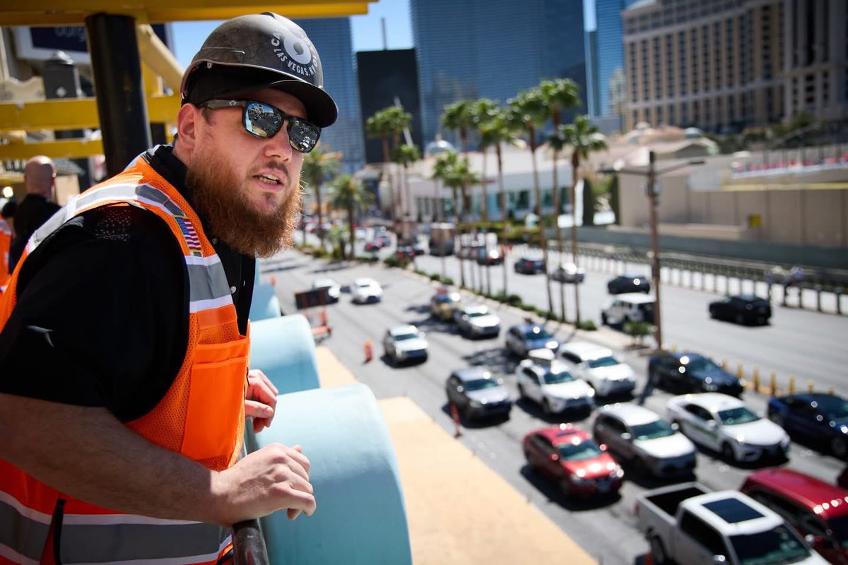 lukecombs's tweet photo. Throwback to seeing @OfficialCat10 Las Vegas for the 1st time. Can’t believe it’s almost time for it to open! https://t.co/FJzDHeCXQ4