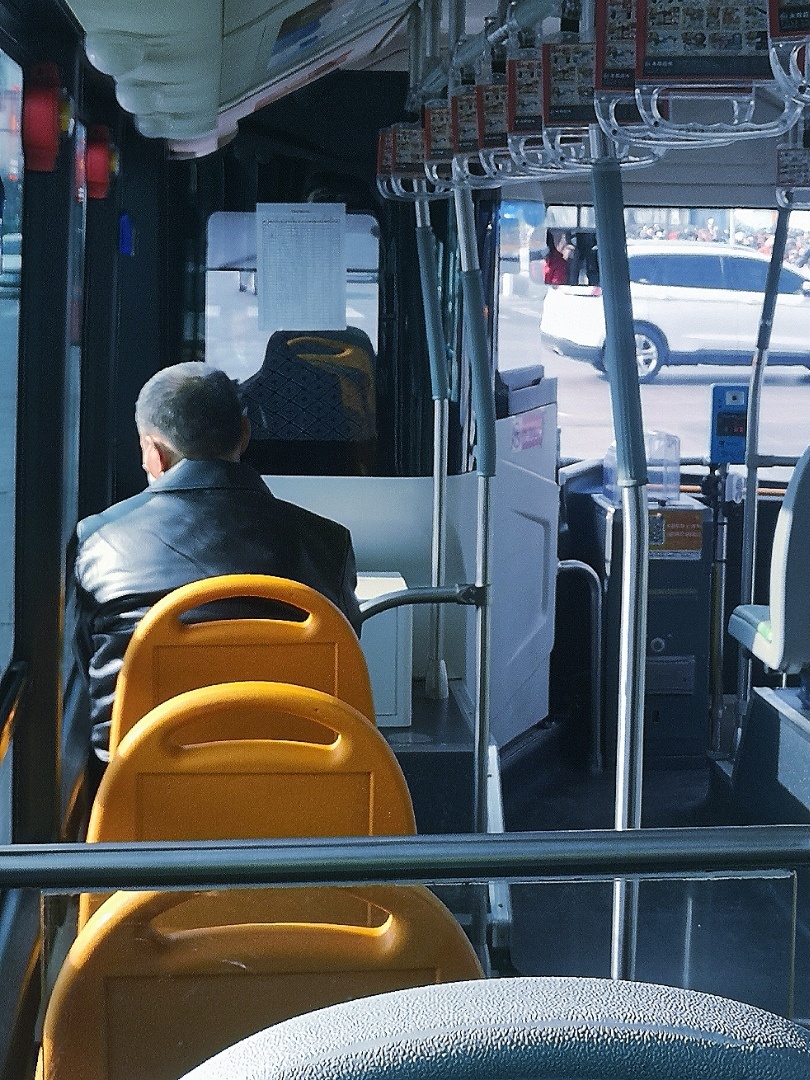 ojj06299's tweet photo. When I tossed and turned on the bus, my slightly nervous stomach made me sit straight, yet the sudden laugh from the front row made the regretful feeling disappear in a second. https://t.co/HwkJaDlG7J