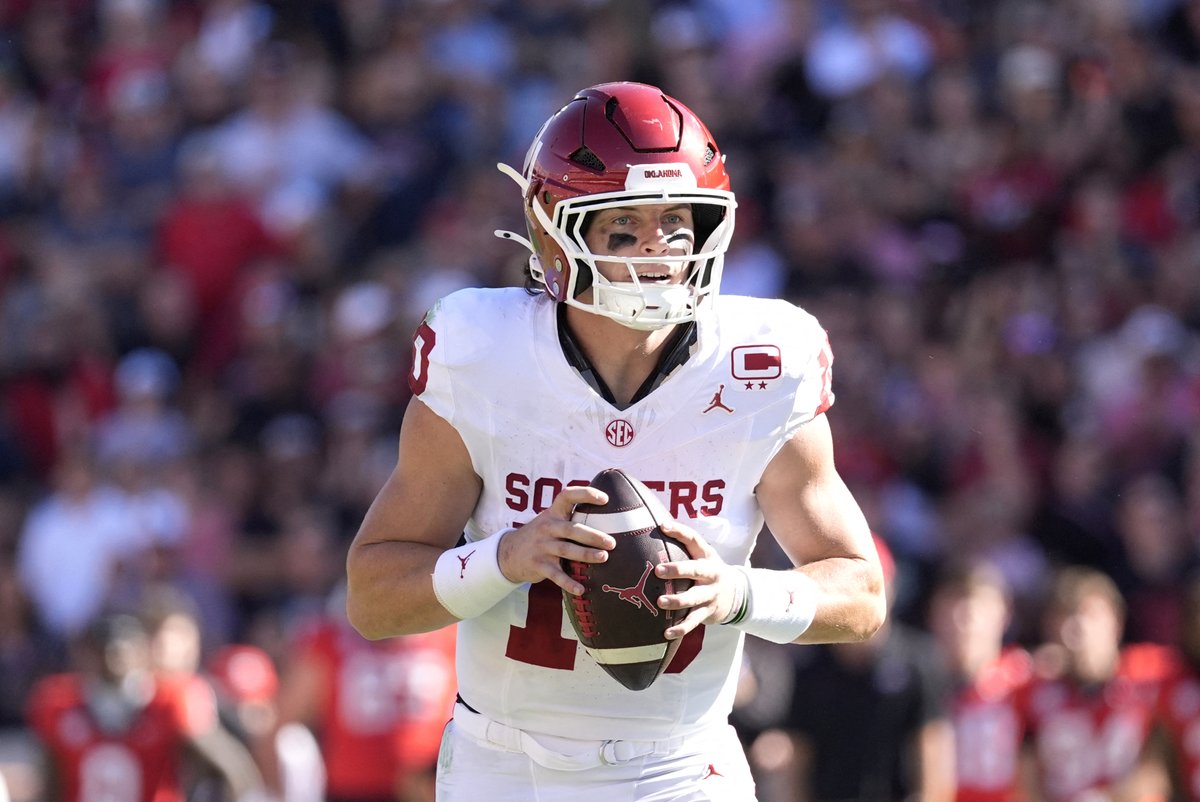UnderdogCFB's tweet photo. Quarterbacks with a worse NFL passer rating than John Mateer (99.3) this season:

Arch Manning (94.7)
Nico Iamaleava (92.6)
Jaron-Keawe Sagapolutele (90.4)
LaNorris Sellers (86.5)
Sam Leavitt (85.6) https://t.co/eqB5XFcndg