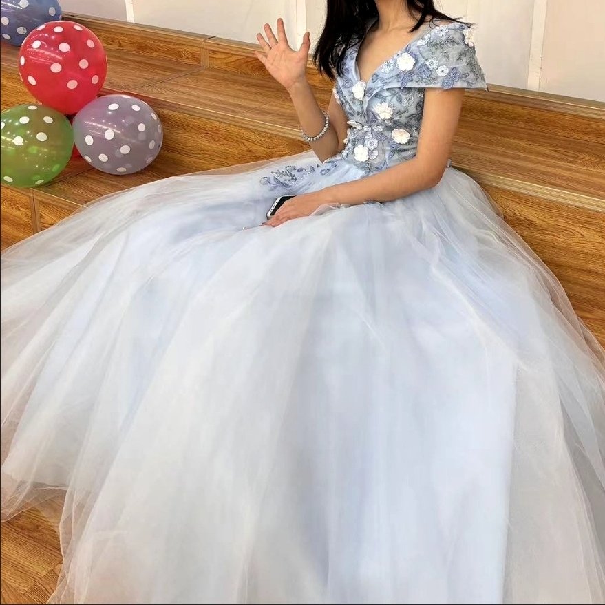 GuFNoo1145's tweet photo. 视频拍摄于2023.5.18，第一次玩这么大一件礼服裙，当时很兴奋 https://t.co/Bgq8Wb9ySc