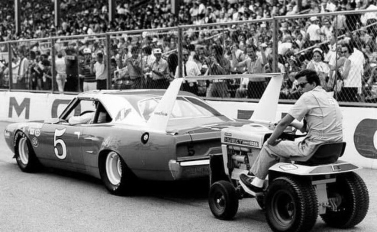 PatD64's tweet photo. 🚀🏁#MoparMonday 🏁🚀 https://t.co/beJYVTEWjY