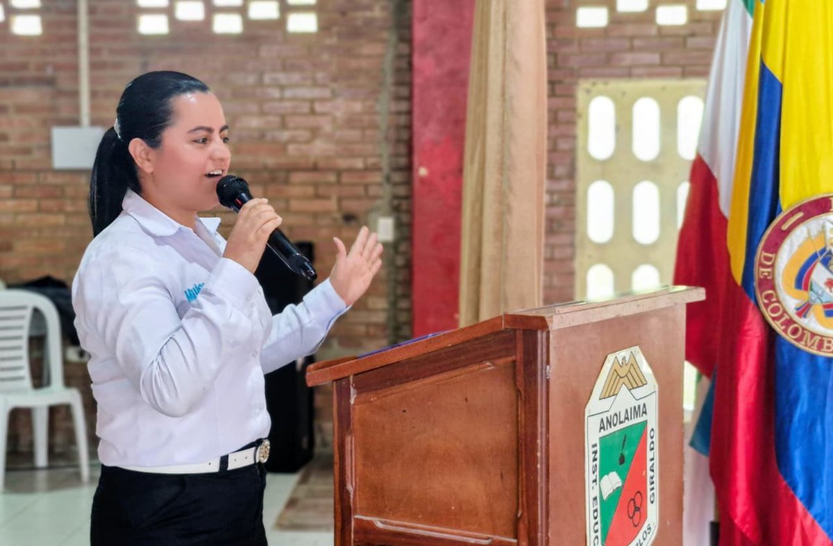 MujerGeneroCund's tweet photo. 🎓💚 ¡En #Anolaima celebramos el poder de aprender, compartir y cuidar!
Más de 100 mujeres se graduaron como Formadoras de Formadores del Sistema Departamental del Cuidado, fortaleciendo sus conocimientos y capacidades para promover el autocuidado y el cuidado colectivo. https://t.co/ZSzdKyc6mP