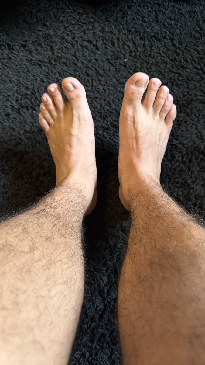 Axelsolez222's tweet photo. Sniff them bro. Just got back from the gym. 

#malefeet #malefeetfetish #malefootfetish #gayfeet #gayfootfetish #manfeet #menfeet #sneakers #nsfwtwtًً #malefindom #gayfindom #cashmaster #paypig #finsub #findom #humanatm #financialdomination https://t.co/HFWz1FkK0i