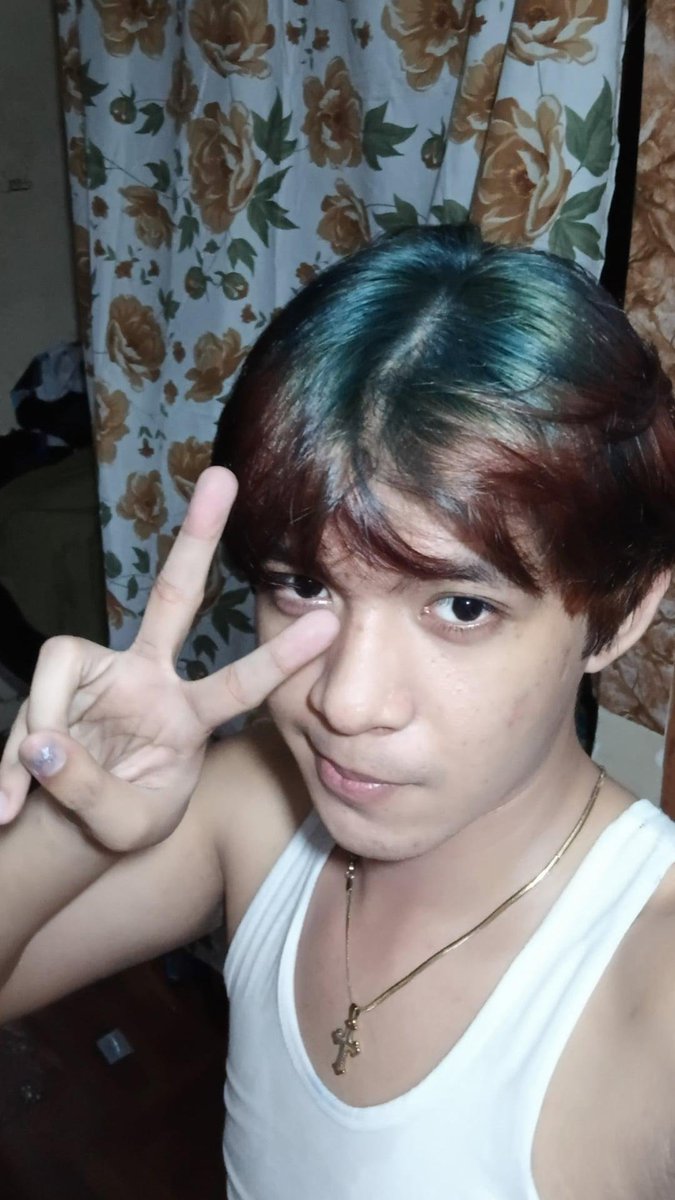 jenoshubby's tweet photo. I shouldn't have dyed it blue wtf  mukha akong parrot https://t.co/z2tDb0RV8o