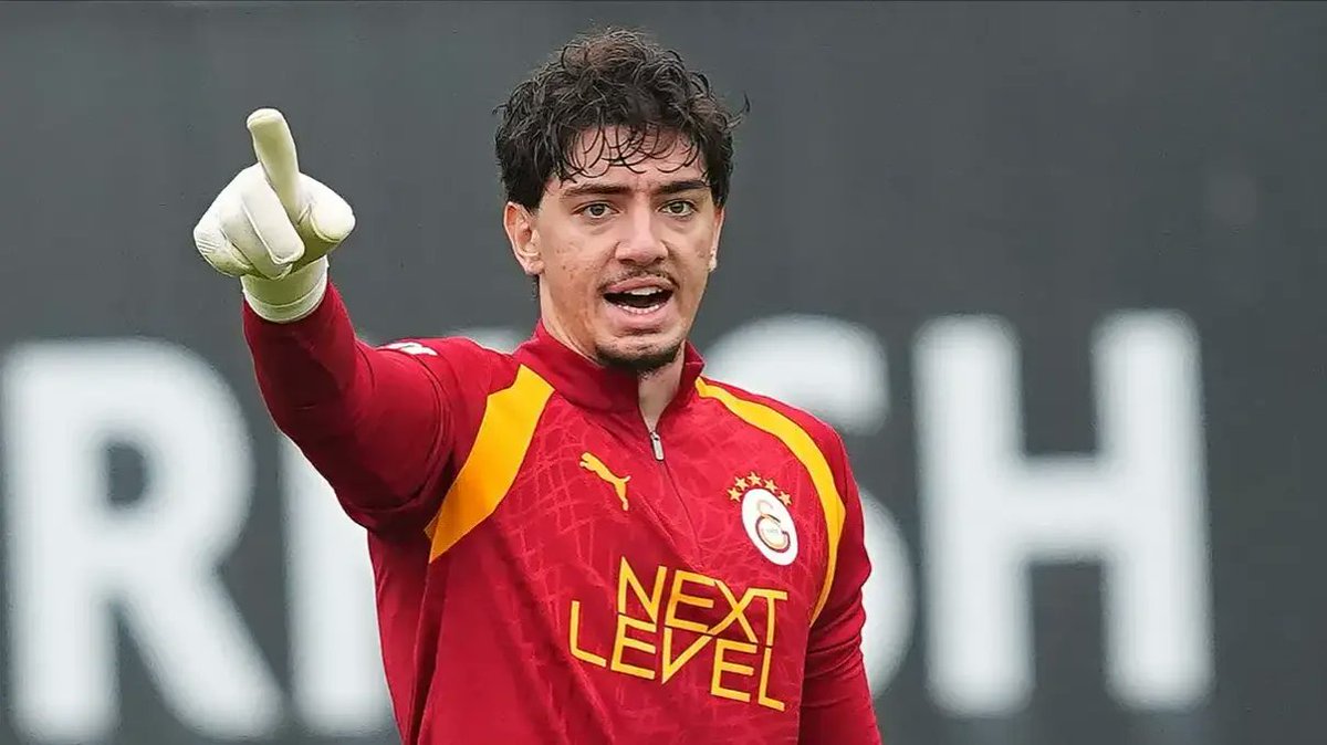 FenerFanMH's tweet photo. 👇 SONDAKİKA

👇 SKANDALI AÇIKLIYORUM

👇 Soldaki Serhat, Kocaelispor’un kalecisi. 

👇Ligde şu ana kadar en az gol yiyen, en fazla kurtarış yapan ve ayın kalecisi seçilen isim.

👇 Sağdaki ise Galatasaray’ın üçüncü kalecisi Jankat. Ligde yalnızca 1 maça çıkıp 2 gol yedi.

👇 Bu verilere bakınca Ümit Milli Takım’da Serhat’ın oynadığını düşünebilirsiniz. Ama öyle olmadı; 

👇Galatasaray'ın torpillisi Jankat oynadı.

@gsgerceklerii