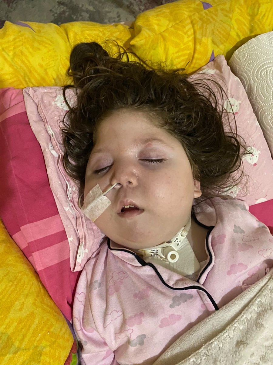 aryanilaybebek's tweet photo. kızımın ilaçları ve medical malzemelerine gücümüz yetmiyor canıma lütfen nefes olurmusunuz TR90 0001 0024 4673 9322 1150 05 Nazikter Pirman Ziraat🙏
#UzakŞehir https://t.co/nXzAoUY6wq