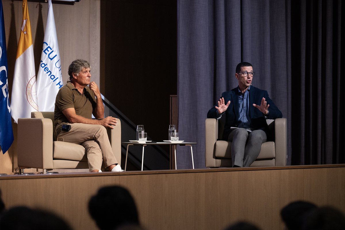 FAlvarezPedrosa's tweet photo. Hace unos días tuve la suerte -durante la inauguración del Plan de Excelencia 2026-27 de la @uchceu - de moderar y conducir la conversación con Toni Nadal, que compartió un motivador mensaje sobre esfuerzo, actitud y mejora continua. https://t.co/zR8BdUMDav
