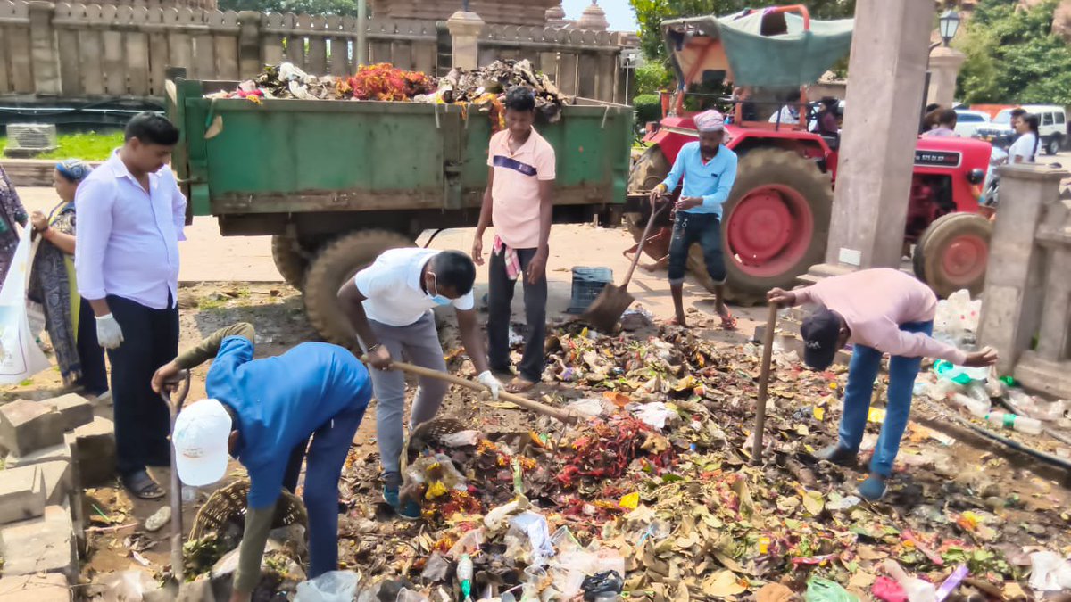 nac_ppur's tweet photo. As part of SHS-2026 &amp; on the occasion of World Tourism Day, Team Purushottampur led a mass cleanliness drive at the famous Maa Taratarini Temple, with active participation of district officials, ULB representatives and frontline teams.
@HUDDeptOdisha 
@Ganjam_Admin 
@DUDA_Ganjam https://t.co/6sokVZzzP3
