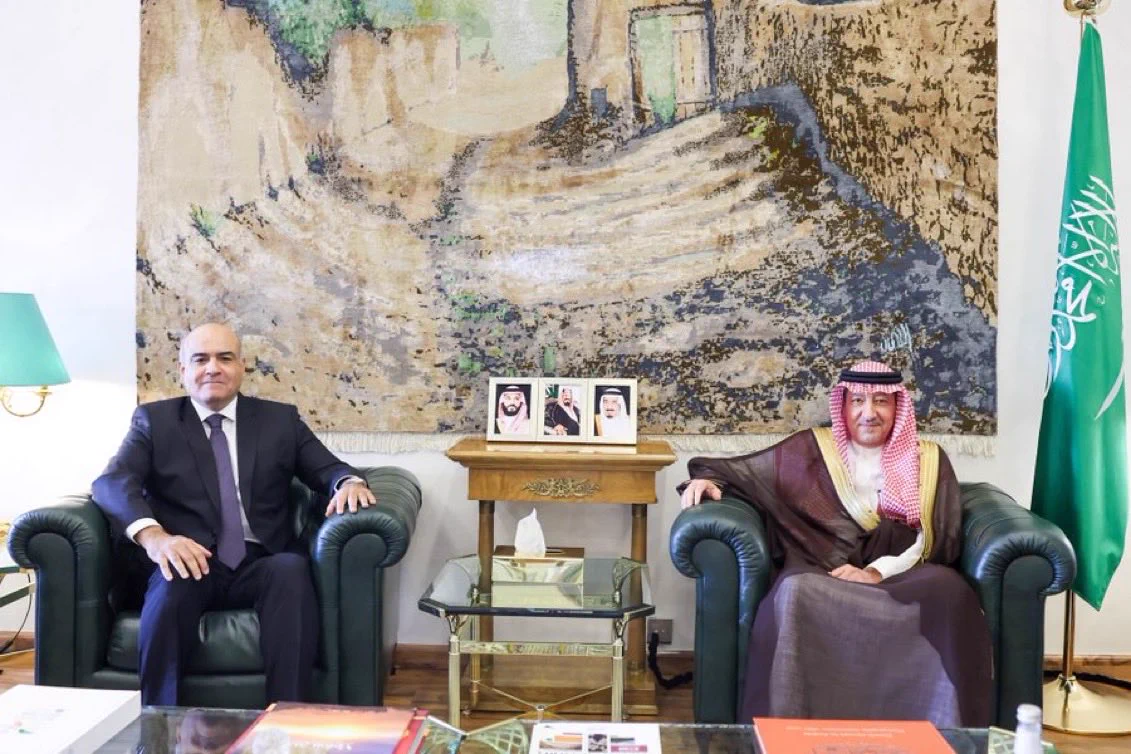 متابعة مصرية لأوضاع ضحايا قصف مطار الملك خالد بالرياض