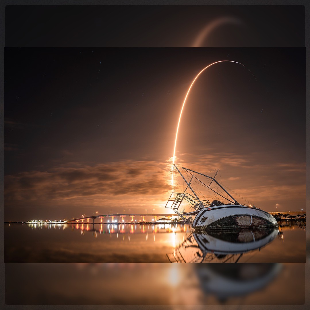 DorettaSavely's tweet photo. Lean into the light. 2:58 a. m. Another routine SpaceX launch, this time heading south. I miss living in this town for moments like this. Photograph taken with a Sony a7 IV and Sigma 24–70mm lens. https://t.co/vzCgIC8BmO