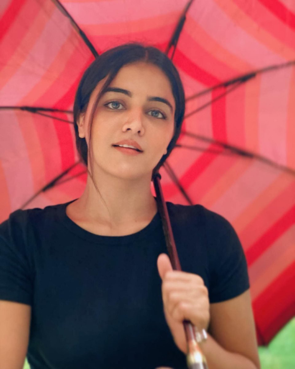 NKrrishnraj's tweet photo. #JabWeMet बेबी john के अर्जेंटीना के ख़ुफ़िया भूत बंगले में, मुझे #Shiddat से उस मौसम में तुमसे love आज कल हुआ, #Galwakdi की सभी भूल चूक माफ़ करके #Chandra ने sixteen की उम्र में #Fursat से प्यार किया ❤️
Happy birthday beloved superstar & gorgeous @iWamiqaGabbi ✨
#HBDWamiqa 🕊️ https://t.co/EaqDN2fnnC