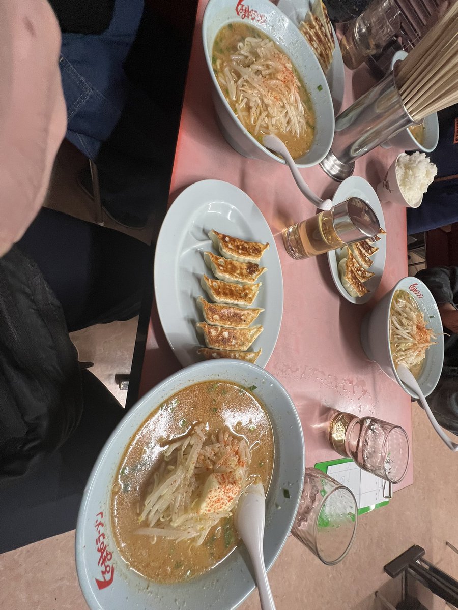 susanoo4869's tweet photo. 飯も奢ってもらって
色んなもん買ってもらって
過去一最高かもしれん😭 https://t.co/wiSCbLlPZw