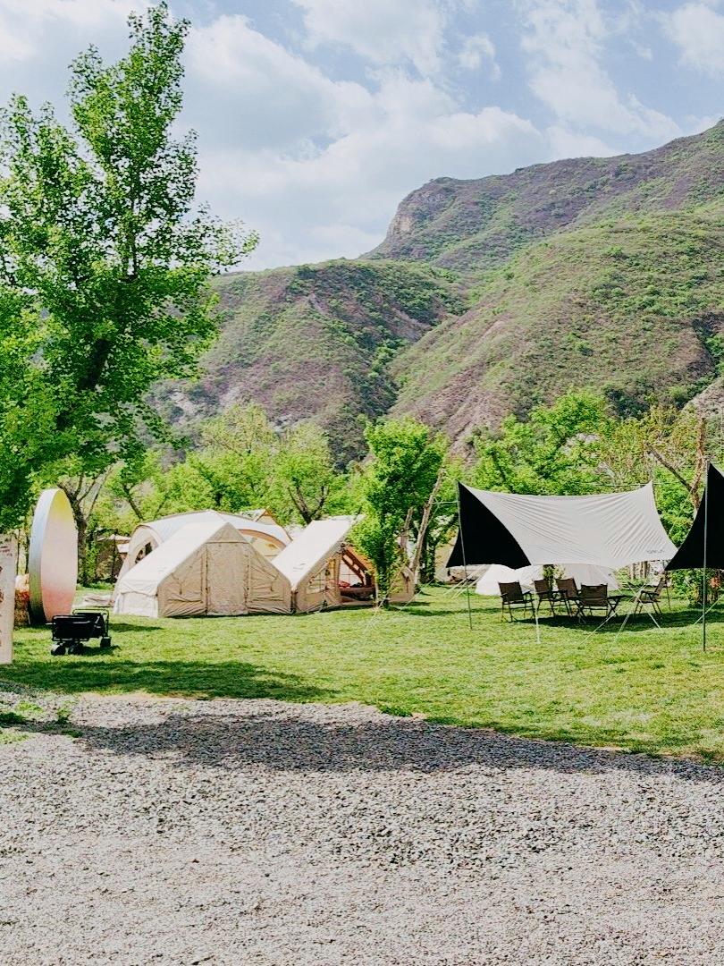 Wallacex5j45's tweet photo. Amanecer de camping perfecto: aire fresco, el murmullo del río y un desayuno caliente con pan tostado. Vida al aire libre es la mejor terapia!， https://t.co/s9EIfvkb17