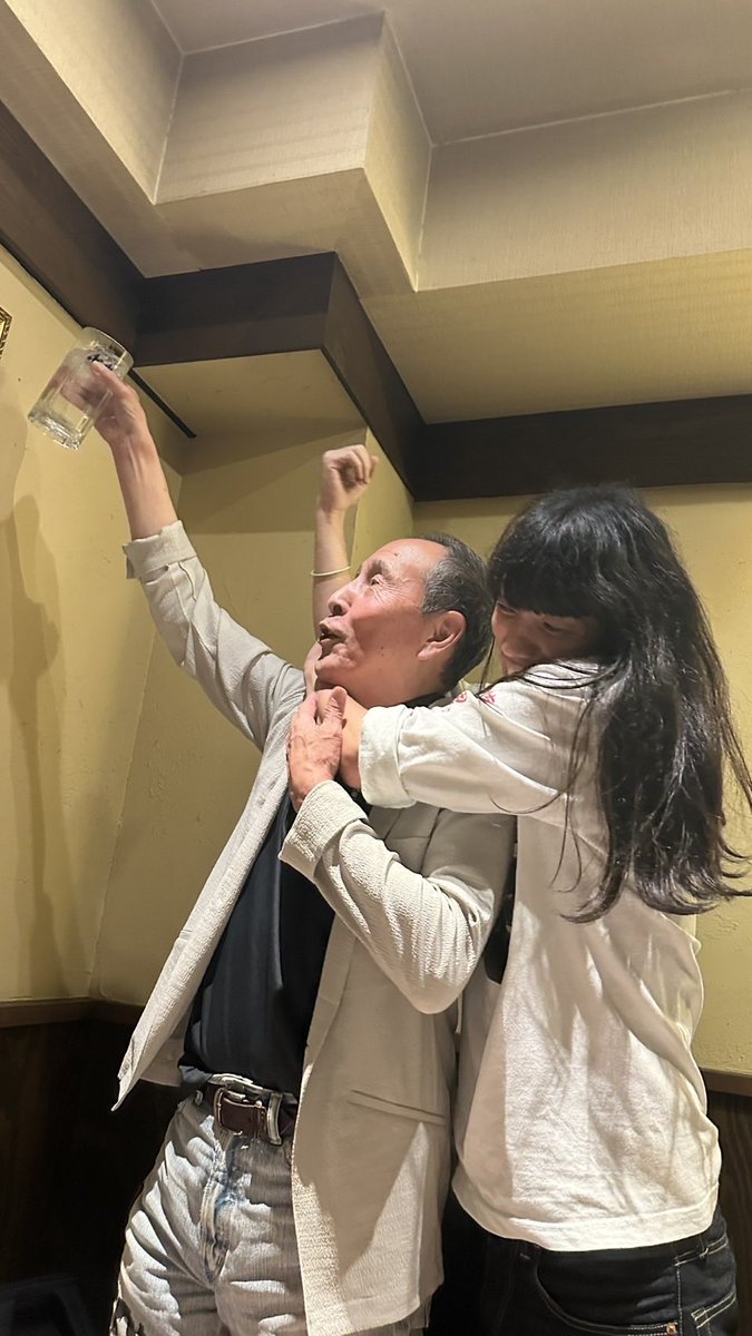 SATOMIMASATO's tweet photo. 午前2時30分解散
あかんわ　ともやす
あれ   タンク(シンクタンク)
写ってない？

ほんまに　ともやすOUT！
何でこんな姿？

お越しの皆様　ありがとうございました。
ザ・ぼんちは　NGK 元気でやります😀 https://t.co/fAG7NZAWHh