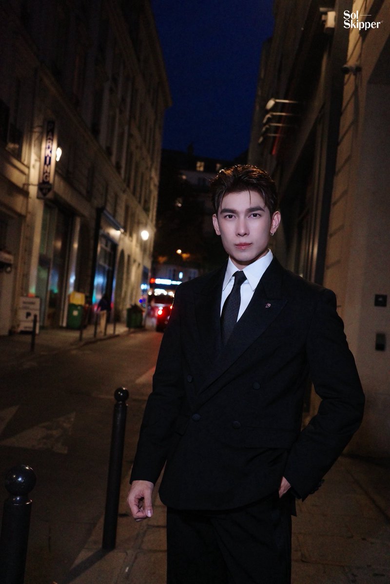 SolSkipperCo's tweet photo. The suit. The face. 
The whole Parisian night. ✨

MEW X ELIE SAAB HM 

@MSuppasit
#ELIESAABxHMwithMew
#MewSuppasit
#HM #HMThailand #HMThailandxMEW https://t.co/tSWzTdPB2Y
