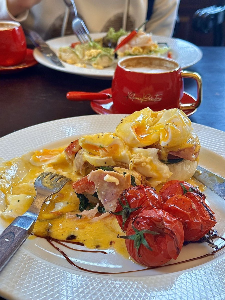 Buckkm4's tweet photo. Un desayuno rápido y delicioso! Tostada de aguacate con huevo pochado, la energía perfecta para empezar el día ， https://t.co/hKCO8AB7W4
