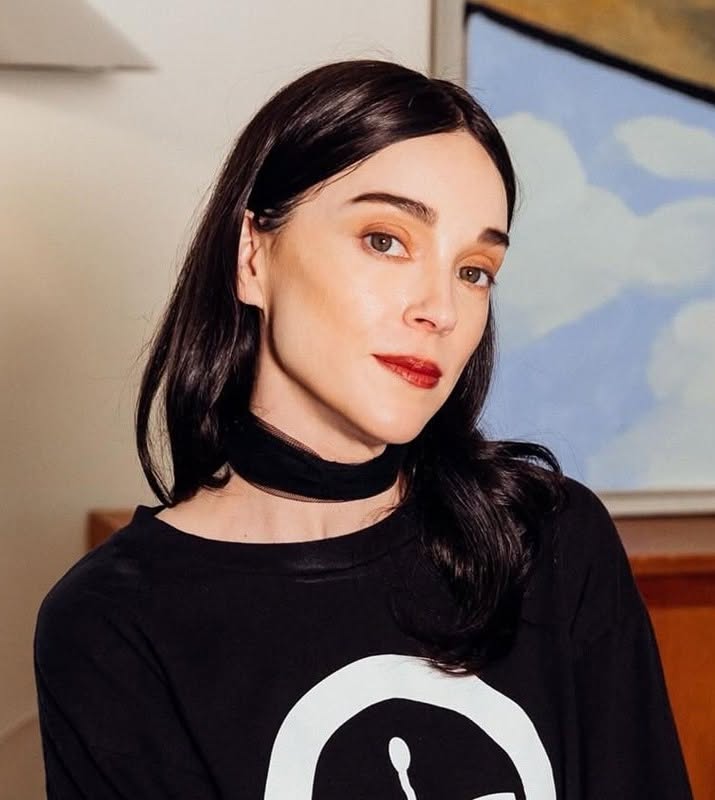fanatikrockagg1's tweet photo. ¡HBD St. Vincent!
Hoy Anne Erin Clark, más conocida por su nombre artístico St. Vincent, cantante y compositora de indie rock/art rock, está cumpliendo 44 años.
#HBDStVincent #StVincent #AnneErinClark https://t.co/hetj1DFbaT