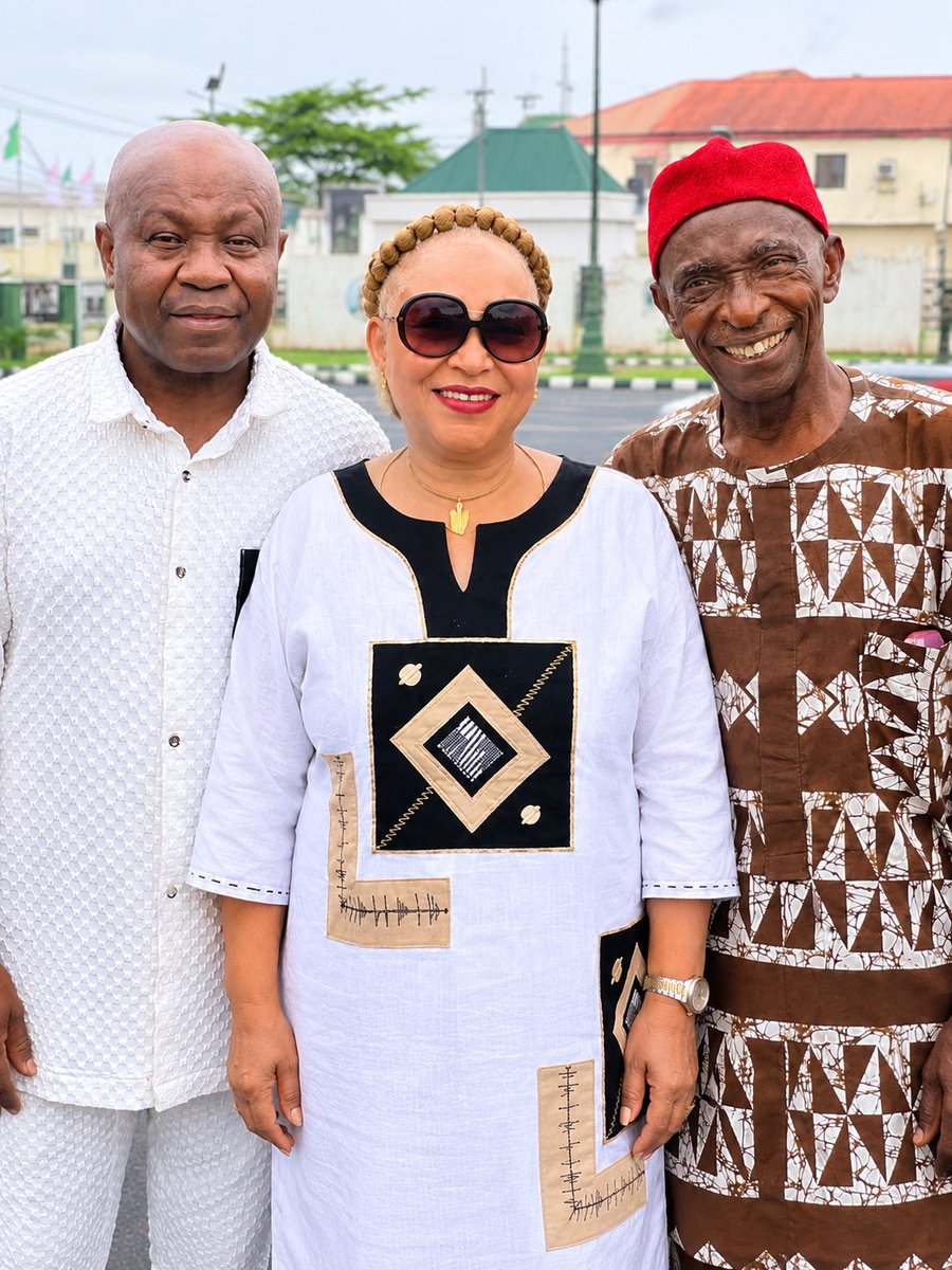 EzechimeOf82947's tweet photo. I call them the 3T junction of Igbo land.
Ndia Bu Alusi Anyi Ji Eje Ogu.
If there is no complete Igbo region… there will be no regional government in nigeria. https://t.co/ZIWiY3oZat