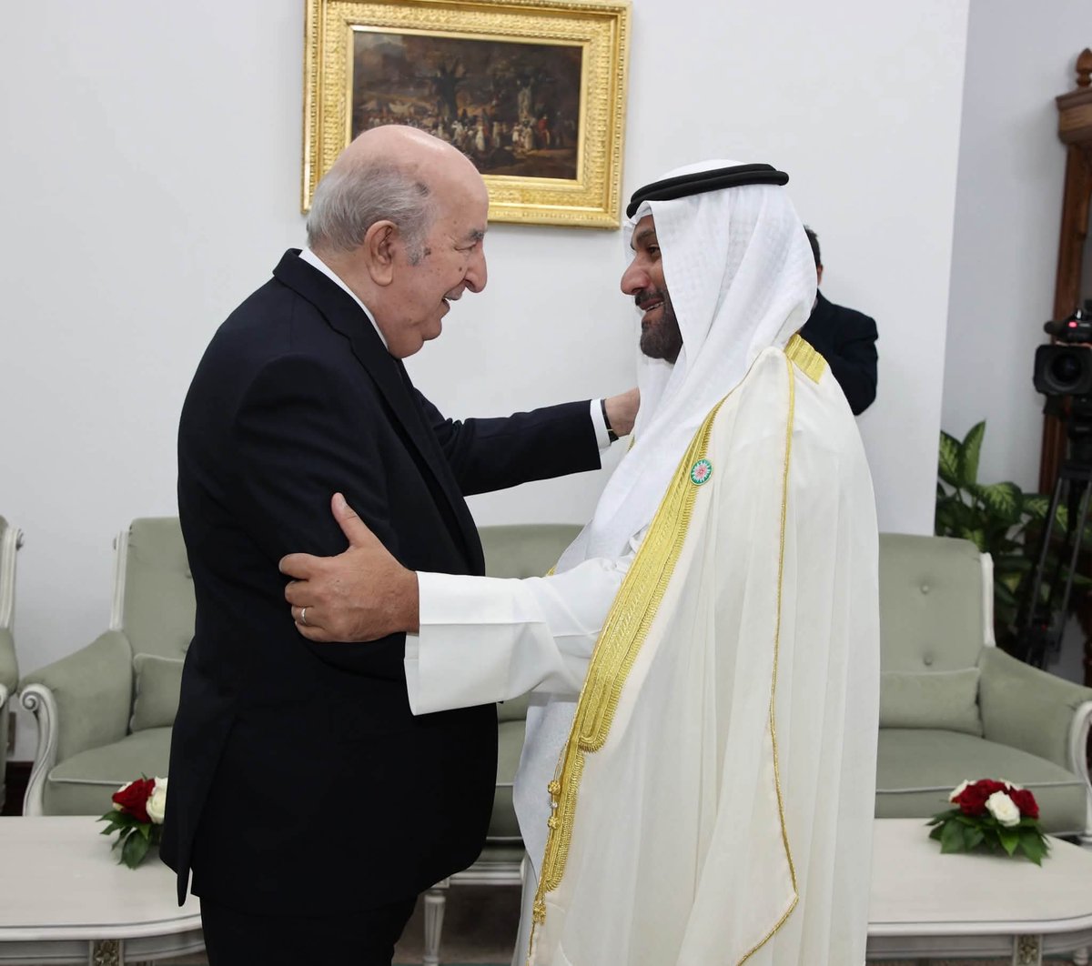 Algeria_MFA's tweet photo. #صور رئيس ال��مهورية،  السيد @TebbouneAmadjid للأمين العام لمنظمة البلدان المصدّرة للنفط @OPECSecretariat السيد هيثم الغيص والوفد المرافق له.
https://t.co/kLZN8dYyuX https://t.co/0USPuyyZRm