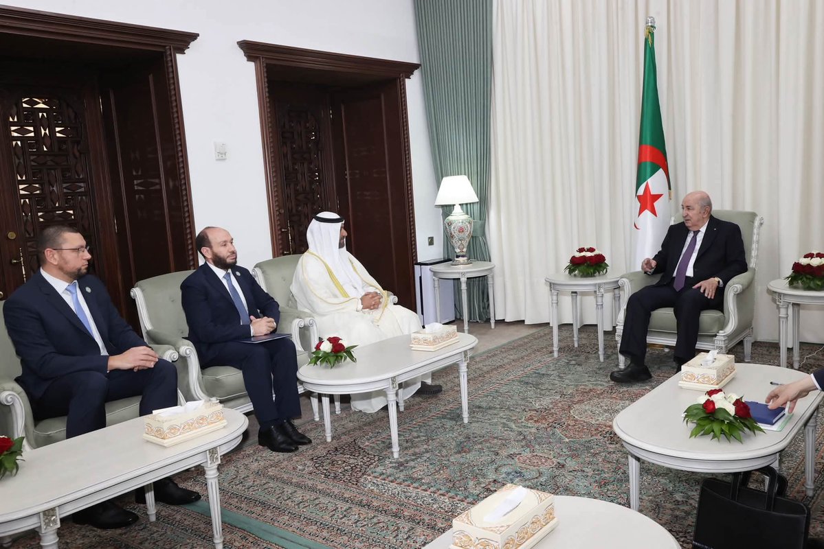 Algeria_MFA's tweet photo. #صور رئيس ال��مهورية،  السيد @TebbouneAmadjid للأمين العام لمنظمة البلدان المصدّرة للنفط @OPECSecretariat السيد هيثم الغيص والوفد المرافق له.
https://t.co/kLZN8dYyuX https://t.co/0USPuyyZRm