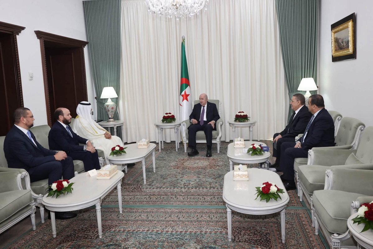 Algeria_MFA's tweet photo. #صور رئيس ال��مهورية،  السيد @TebbouneAmadjid للأمين العام لمنظمة البلدان المصدّرة للنفط @OPECSecretariat السيد هيثم الغيص والوفد المرافق له.
https://t.co/kLZN8dYyuX https://t.co/0USPuyyZRm