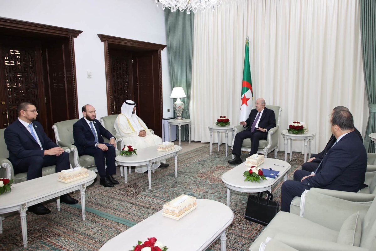 Algeria_MFA's tweet photo. #صور رئيس ال��مهورية،  السيد @TebbouneAmadjid للأمين العام لمنظمة البلدان المصدّرة للنفط @OPECSecretariat السيد هيثم الغيص والوفد المرافق له.
https://t.co/kLZN8dYyuX https://t.co/0USPuyyZRm