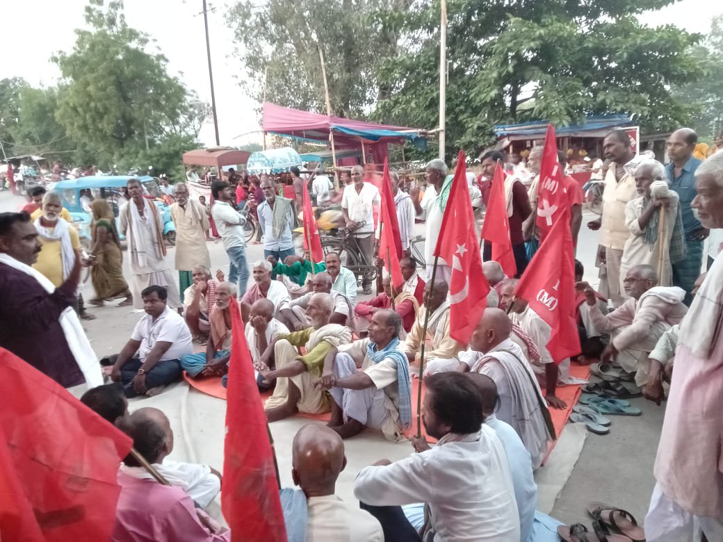 Cpimjaynagar's tweet photo. 28 सितम्बर 2026 को जयनगर में सीपीआई एम लोकल कमिटी द्वारा आयोजित कार्यक्रम को सम्बोधित करते हुए सचिव कुमार राणा प्रताप सिंह ने कहा शहीदे आज़म भगतसिंह का कुर्वानी को याद करे उन्होंने भारत के लिए क्या सपना देखा था उन्होंने इसी दिन के लिए हस्ते हस्ते फाँसी पर चले गए थे क्या ? https://t.co/G920Mcq8wm