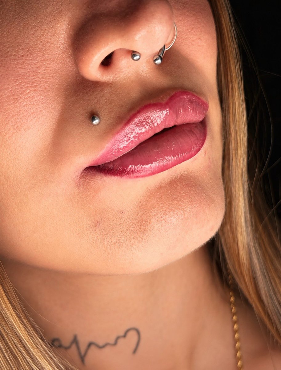Maria_230080Pea's tweet photo. Obsessed with this lip combo by @galeocompany. https://t.co/Avevc2n3EL