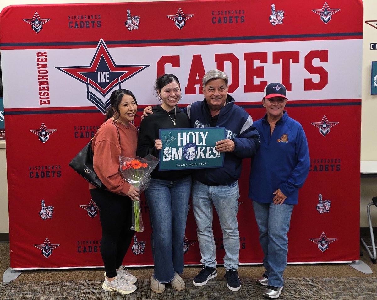 TheMightyCadets's tweet photo. Congratulations to Maliah O'Neal, recipient of the Dave Henderson Scholarship. The Dave Henderson Scholarship was presented to her by Rick Rizz (The Voice of the Seattle Mariners) The Scholarship is $5000. An Eisenhower Student has won this award for five consecutive years. https://t.co/VJqedmX3fj