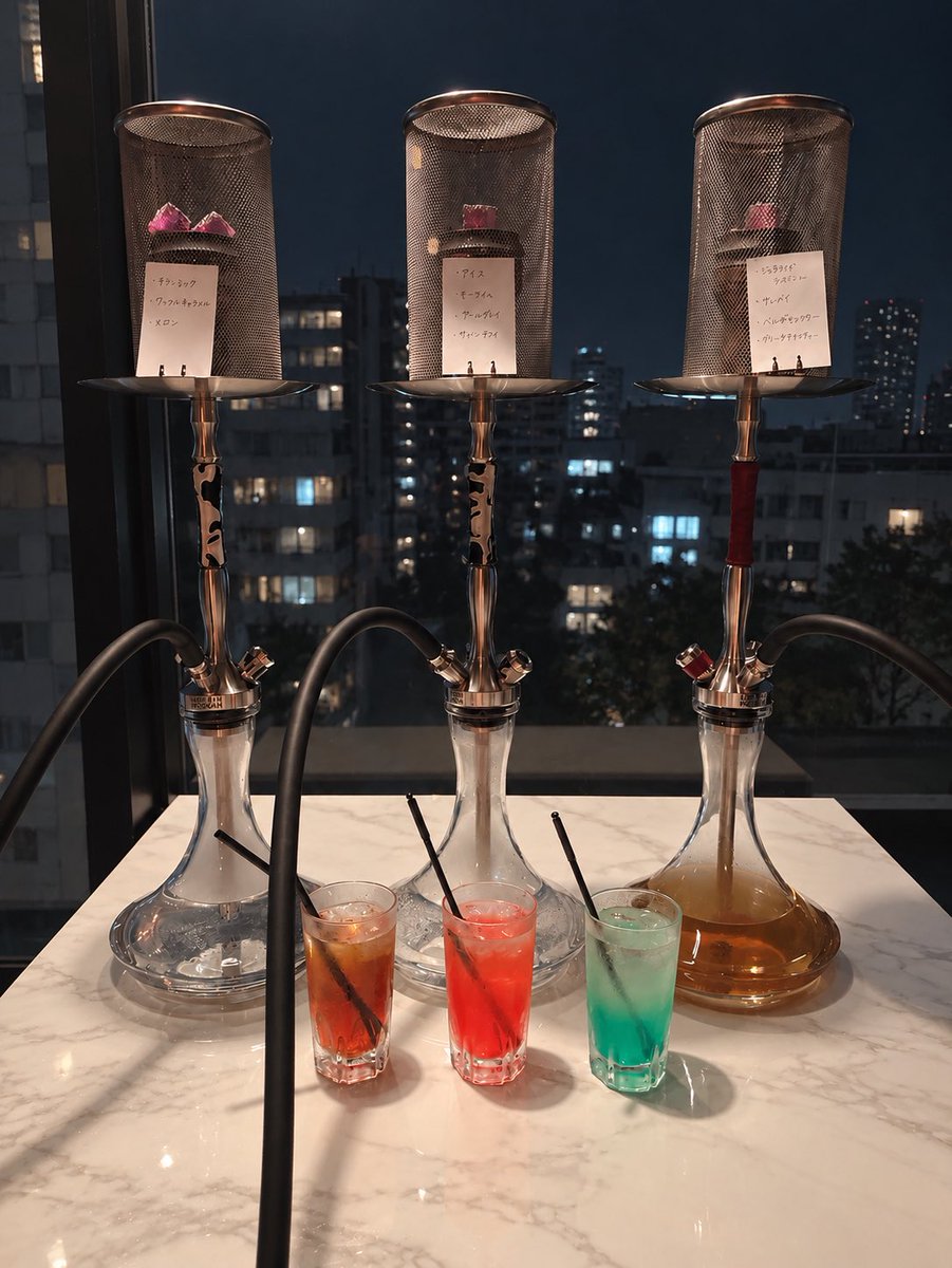 wanwan_shisha's tweet photo. シーシャ屋さん付近にもご飯屋さん豊富でとってもデートに良さそ〜✨️🌃✨️

窓際席は白の大理石テーブルだし、女の子３人でも座れたから女子会に使いました～ん🫶🏻

フレッシュな店員さんたちで伸び代感じるお店でした 👶🏻ྀི🤍

📍恵比寿 EMBER https://t.co/ip75sZLQde