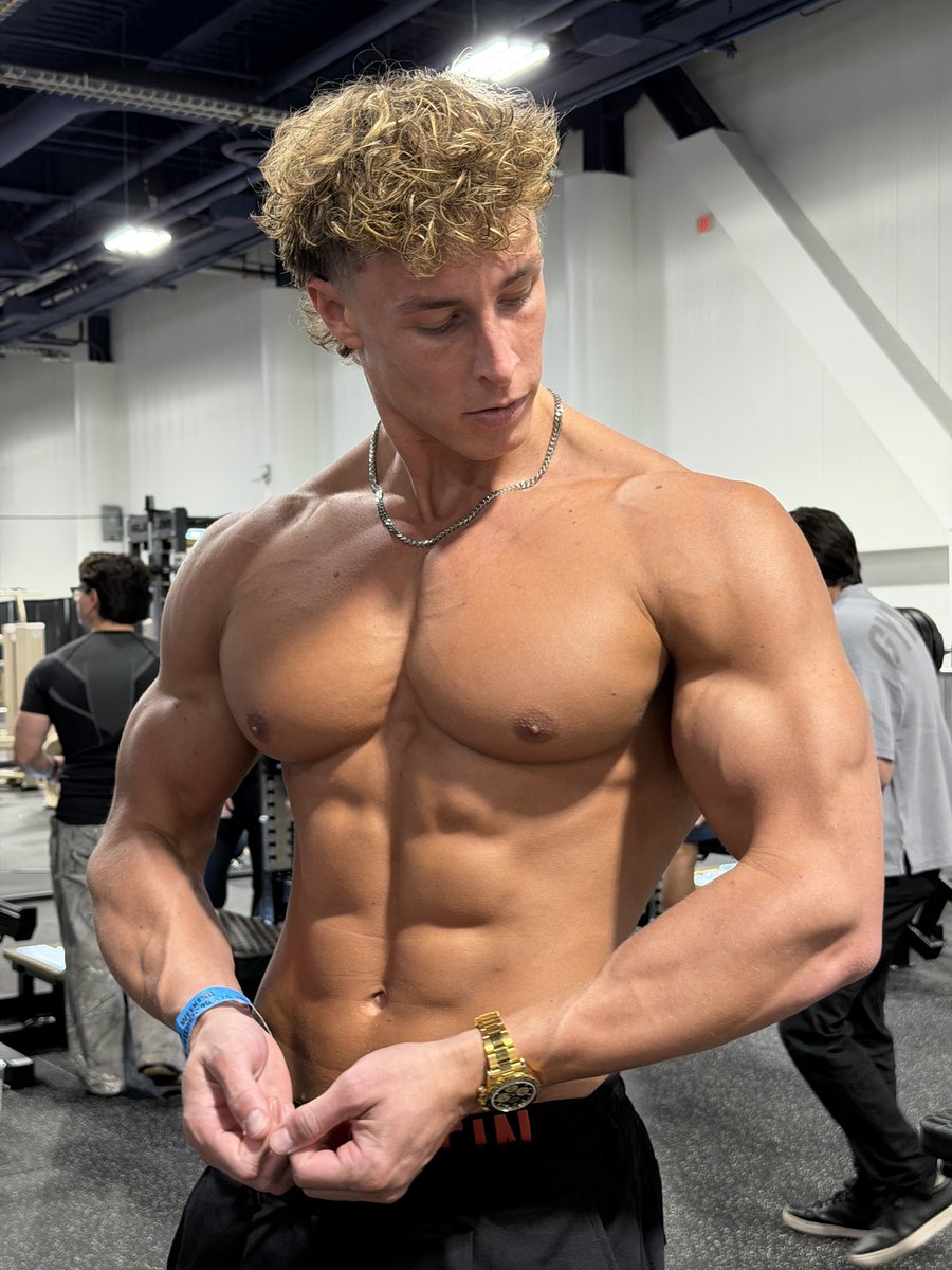 ethornally's tweet photo. Mogged at Olympia. DM me for custom vids and vid chats https://t.co/VAL3Z940uK