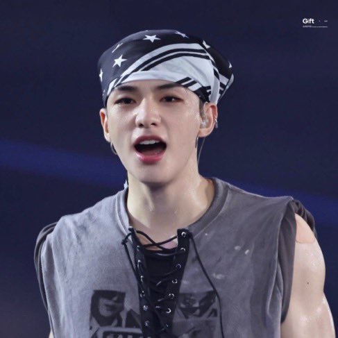 hyunheartsskz's tweet photo. his little teeth ☹️ https://t.co/ivzRIstjak