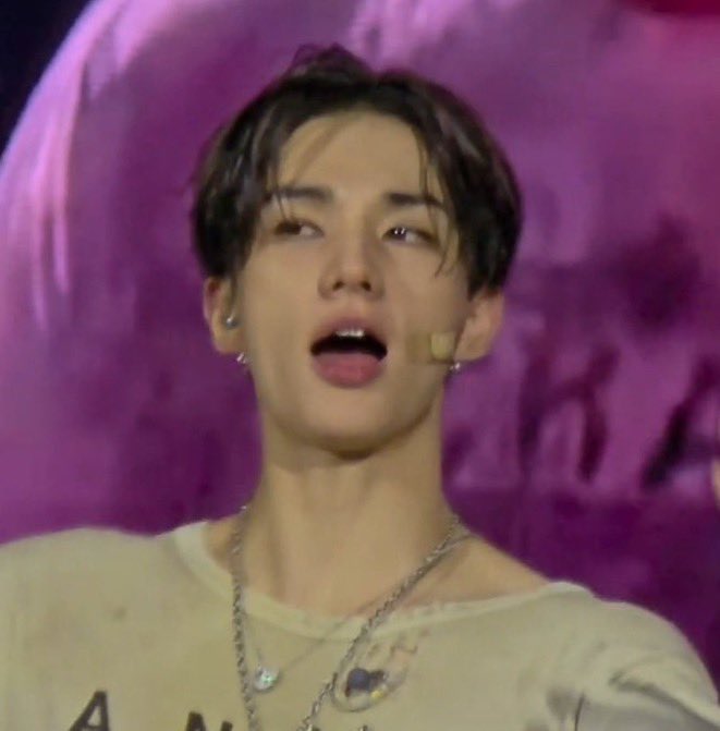 hyunheartsskz's tweet photo. his little teeth ☹️ https://t.co/ivzRIstjak