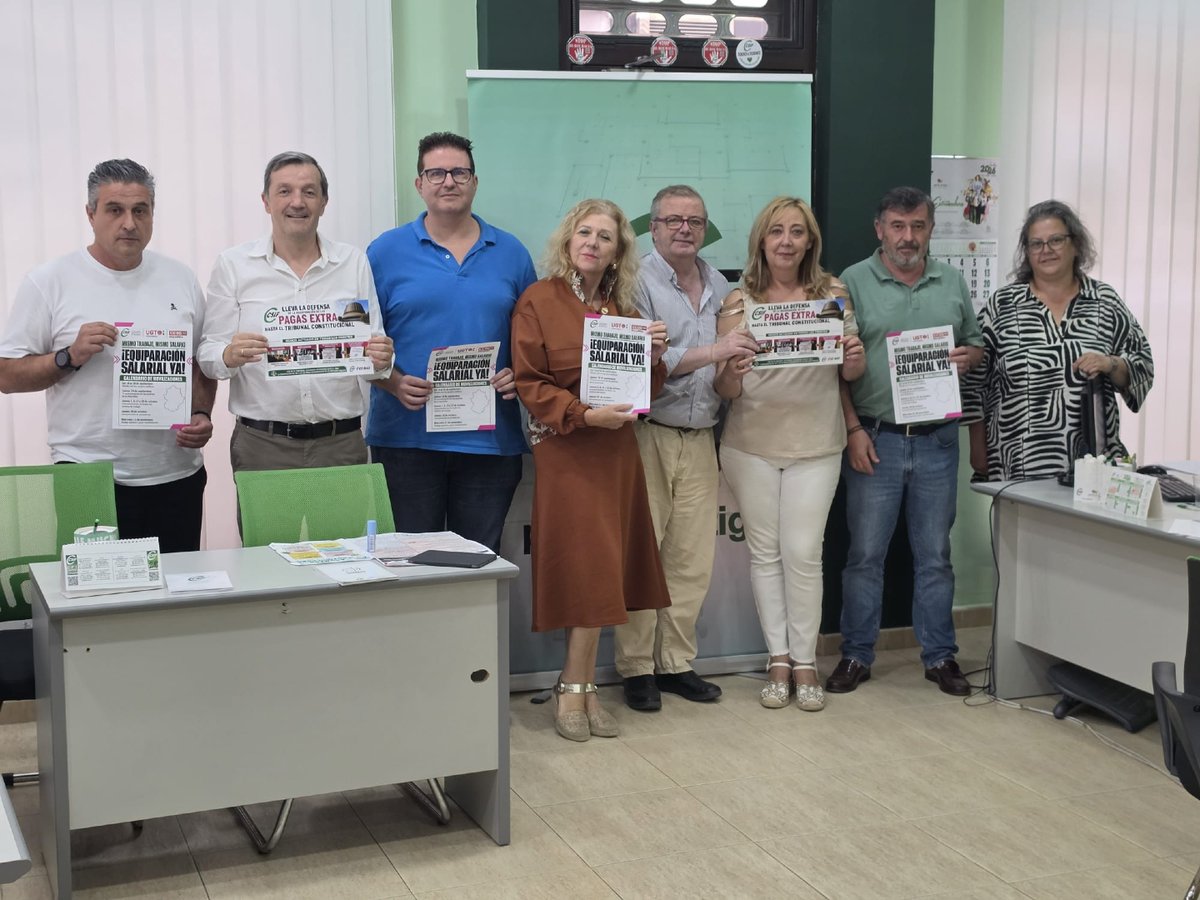 CSIFExtremadura's tweet photo. 🟢 Benito Román, presidente de CSIF Extremadura, y varios miembros del Comité Ejecutivo, en Navalmoral de la Mata para trasladar a los delegados de esta comarca la última hora de las negociaciones para conseguir la homologación salarial para los empleados públicos de la Junta. https://t.co/R2hPtfaSZD