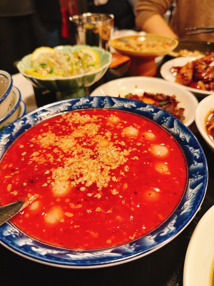 MarenGodwijaf's tweet photo. Noche silenciosa en el small bistro, un tazón de sopa caliente y un plato de noodles salados esperándote después de la media noche.， https://t.co/o7ZrdrqQGp