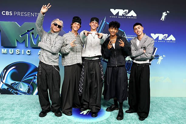 nottobesg's tweet photo. VMA’s with the boys https://t.co/r1CjnXn3nF