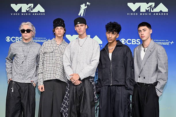 nottobesg's tweet photo. VMA’s with the boys https://t.co/r1CjnXn3nF