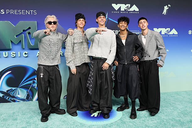 nottobesg's tweet photo. VMA’s with the boys https://t.co/r1CjnXn3nF