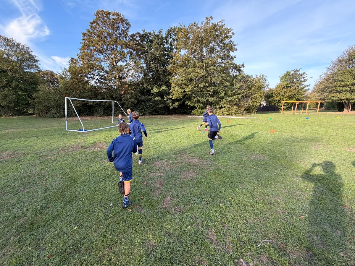 RandBschoolsfa's tweet photo. A frustrating one  — great 2nd half fight, just missing that final touch. Brilliant team spirit from the boys! 

0️⃣
2️⃣ - @newburydpsfa 

We move forward! ⚽💪

Next up: A tough test away at St Albans.

@SurreySchoolsfa @GPSFAteams https://t.co/SqRc0ftkvp