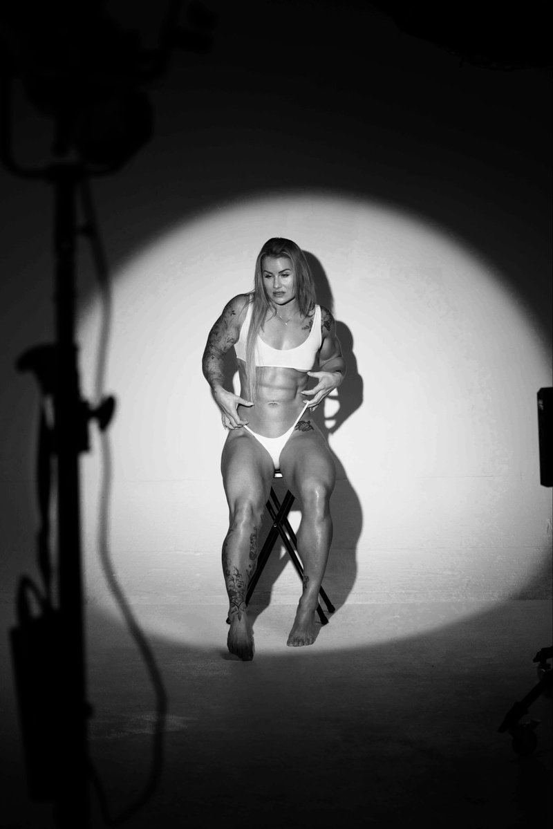 dellespeegle's tweet photo. Tell me again how muscle isn’t beautiful? 🙄🙄

Full photoshoot available 👇🏼

https://t.co/IjCmeFWvkd https://t.co/55vUWhhyMN