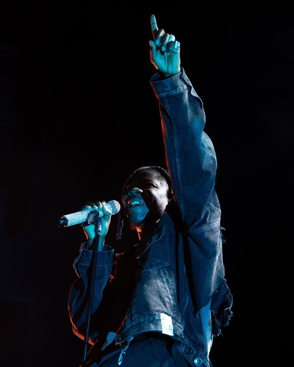 TheEchelon_pov's tweet photo. Stonebwoy didn’t lie when he said he receives the most h8te in the industry. Cause every x influencer is just a successful agenda boy or girl who grew their brand by h8ting on him and rebranded after. That is why they can’t call out the agenda boys cause they are all guilty! https://t.co/oq0czUpAXR
